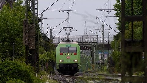 Hier fährt der EC8 durch Budenheim. Da 101-xxx-x defekt war, musste 101-088-3 vorgespannt werden.