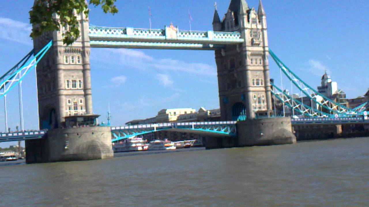 London Tower Bridge opening & closing - YouTube