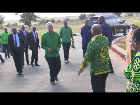 Lowassa na mkewe walivyotinga Ikulu kwa Rais Magufuli  Amkimbilia  Wazungumza pamoja