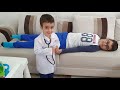 Sakız Yiyince Hastalanan Çocuğu Doktor Muayene Etti. Eğlenceli Çocuk Videosu
