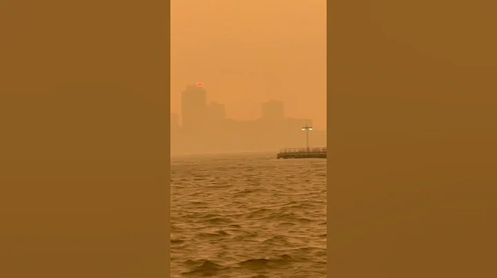 Manhattan engulfed in smoke from Canadian wildfires #manhattan #nyc