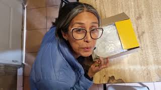 mi mamá haciendo omboxing de su nueva cafetera 😄