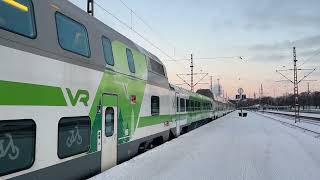 400 meter night train arriving in Helsinki