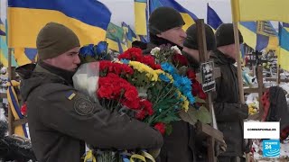 Entre el duelo y los combates: la situación en Ucrania tras casi un año de guerra
