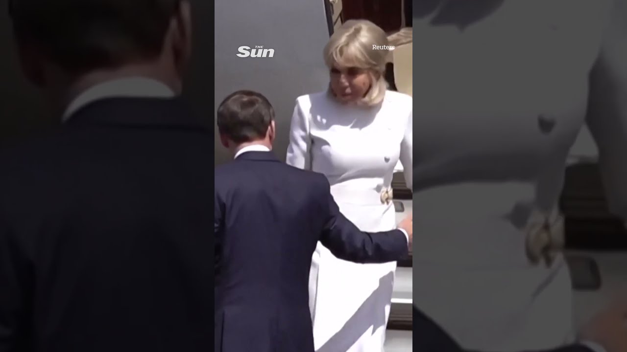 Moment Brigitte Macron Rejects Husband S Help Leaving Plane After Viral Slap Vid