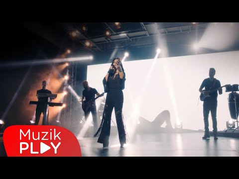 Nükhet Duru - Mavi Düşler (Official Video)