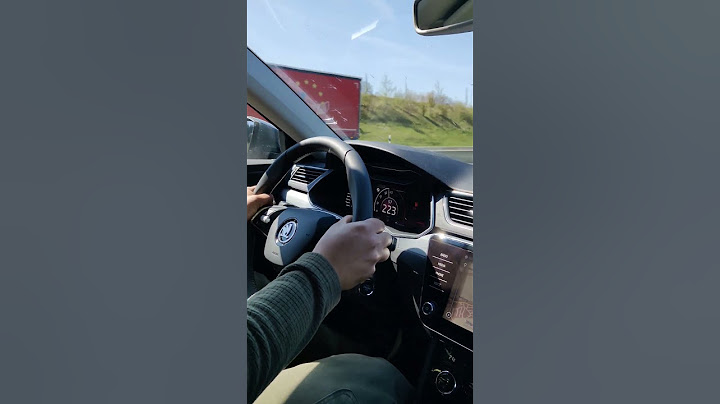Zooming in Skoda Superb 2.0 TSI on Autobahn A6