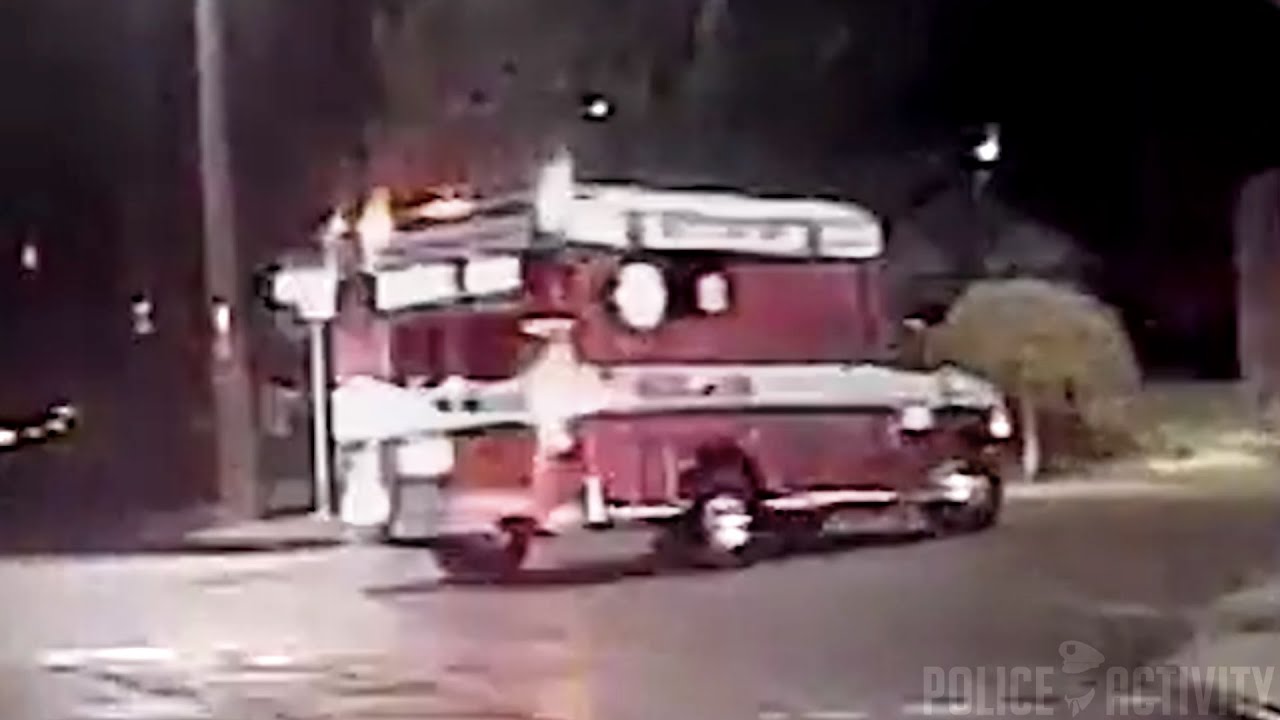 Dashcam Shows Seattle Police Chase Stolen Ambulance - YouTube
