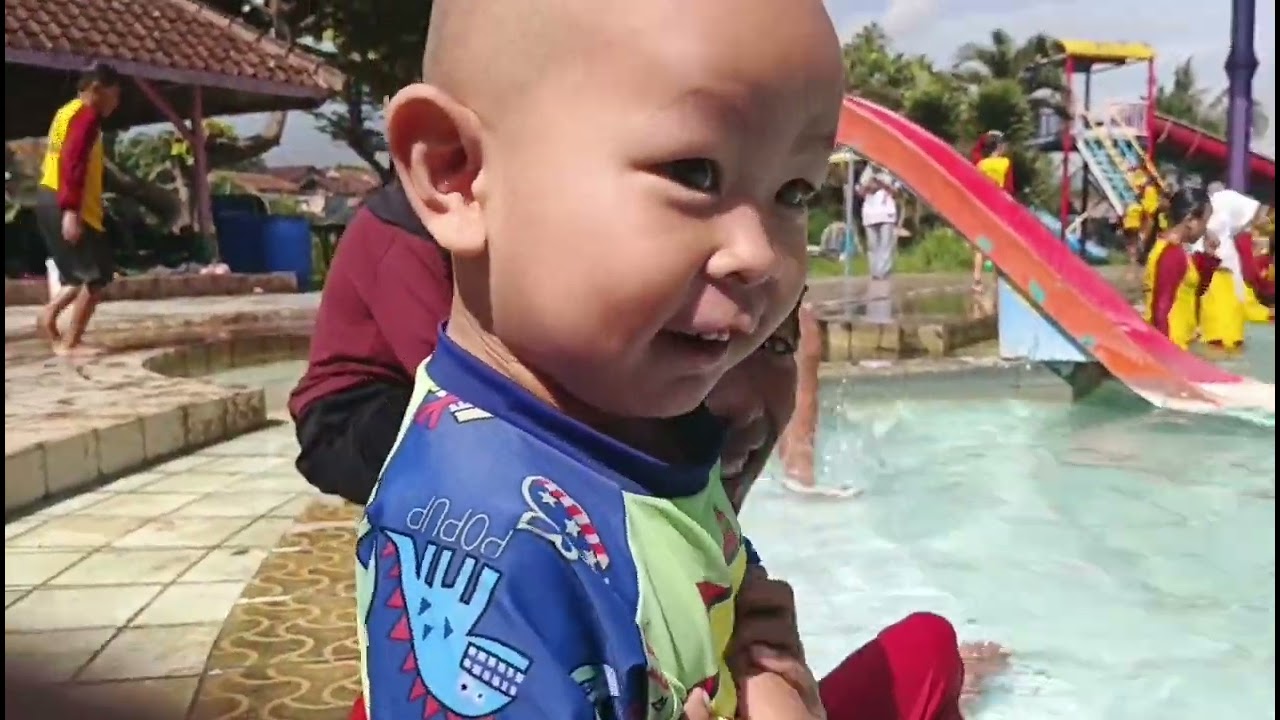 Azhaf berenang di kolam renang cimenteng jl raya pangalengan banjaran
