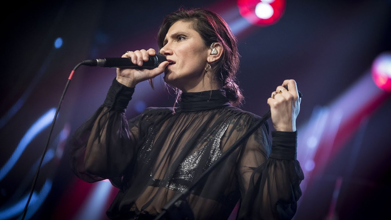 Elisa - Gli ostacoli del cuore (Radio Italia Live 4/12/2018) - YouTube
