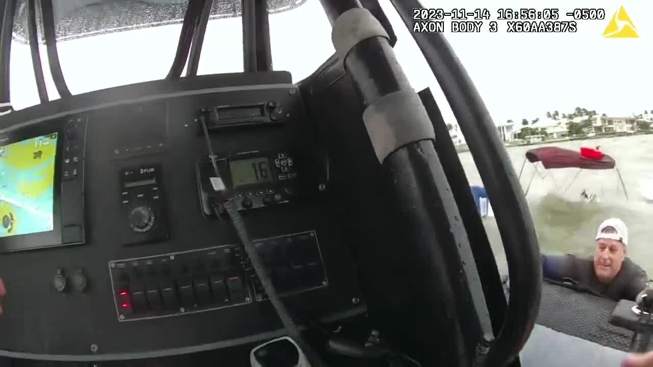 2 men rescued from sinking boat in Intracoastal Waterway - YouTube