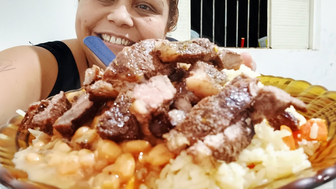 COMENDO CHURRASCO FEIJAO ADUBADO ARROZ COM CENOURA UMA DELÍCIA 