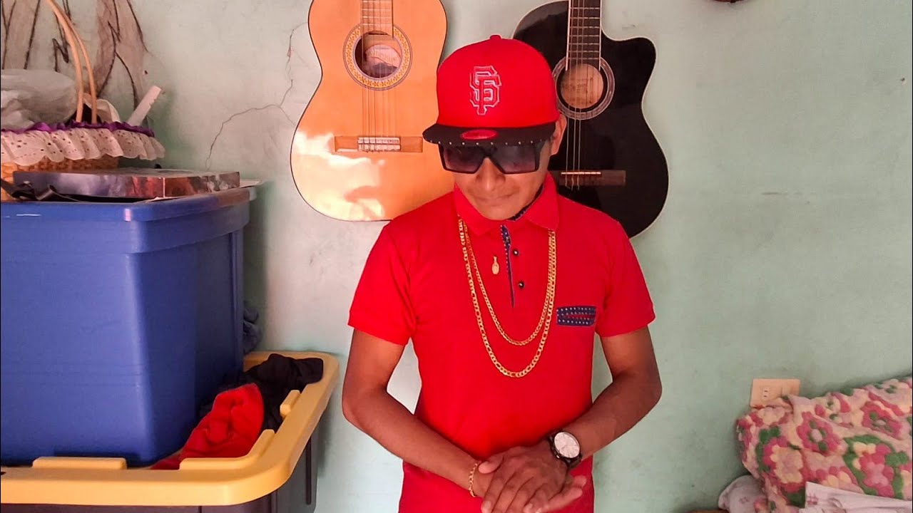 EVIL MÚSIC 246 OFICIAL  está en vivo  tocando la guitarra 