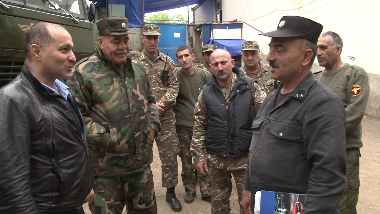 Manvel Grigoryany Qaroryayin EKM-in nvirac meqenanery hanznel e patshach tererin.