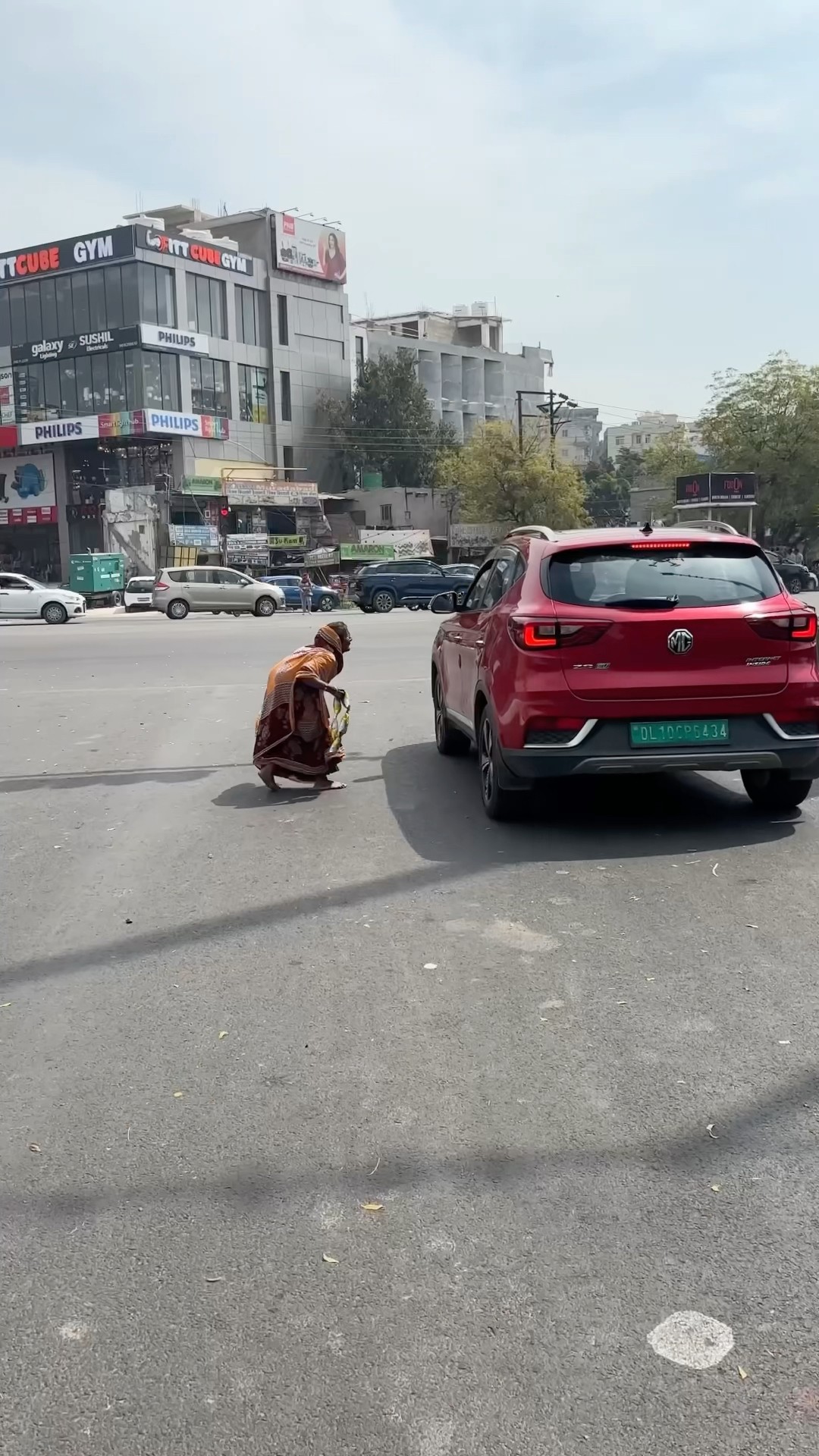 ?बच्चो ने माँ को घर से क्यो निकाल दिया??#humanity #respect #helping #trending #viralvideo