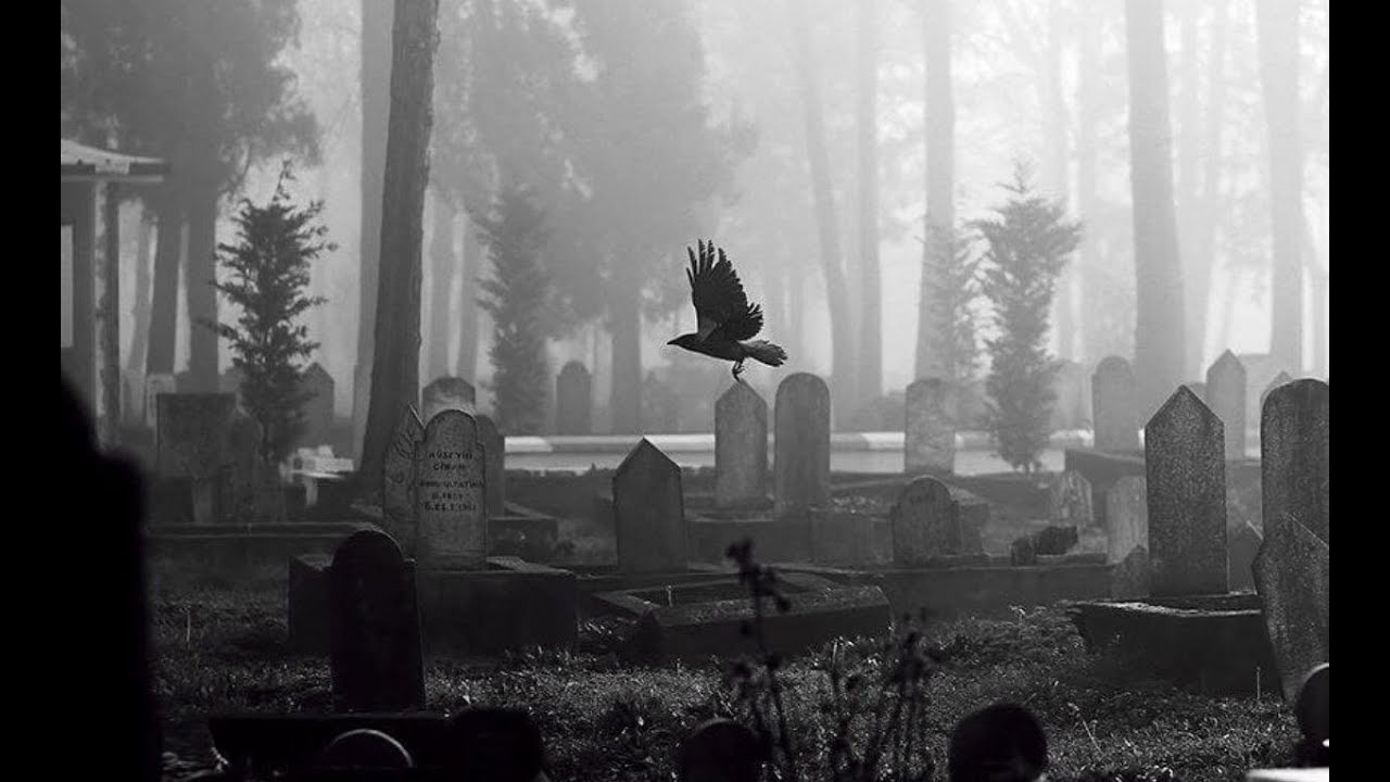 ŞÖMİNEDEKİ MEZAR