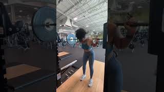 Gym time #girlswholift #fullbodyworkout #wellnesshabits #gymgirlies