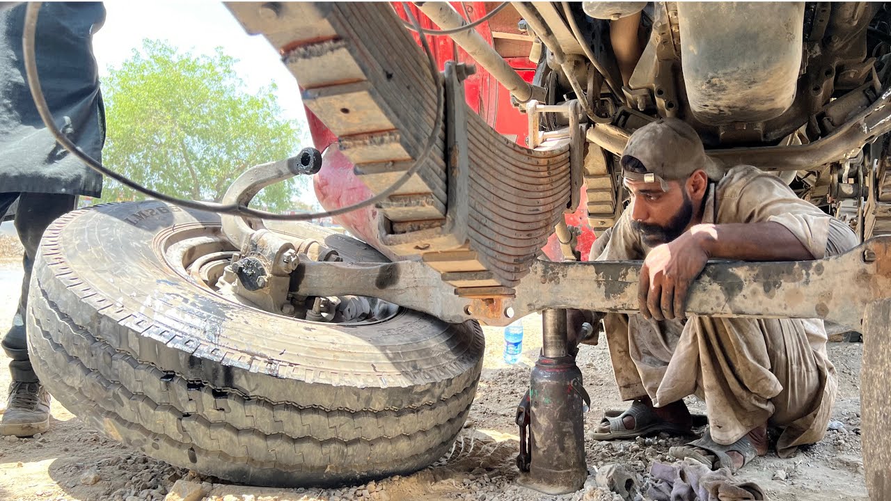 The front wheel of the load truck broke due to excessive cutting / Kamani Repair