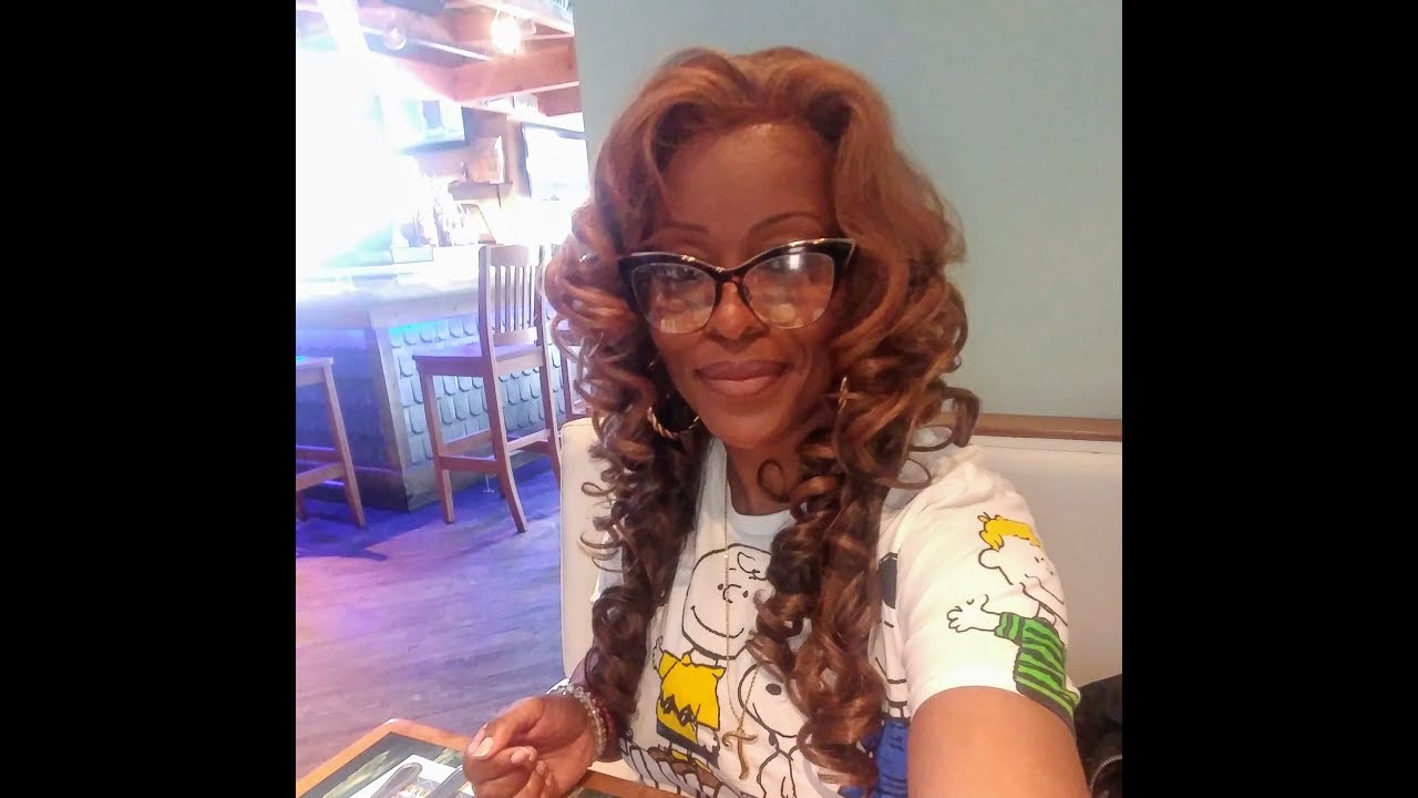 BOBBI BOSS LAVENDER WIG Honey Blonde Highlights CURLY MLF18  F27/430 Review