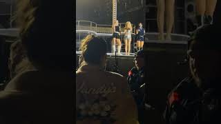 Mari Momentos Antes De Ser Arrestada Por Sabrina Carpenter