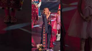 Деси Слава - Притури Се Планината На Живо От Пловдив