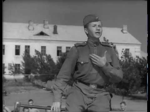 Кадр из фильма «Максим Перепелица»