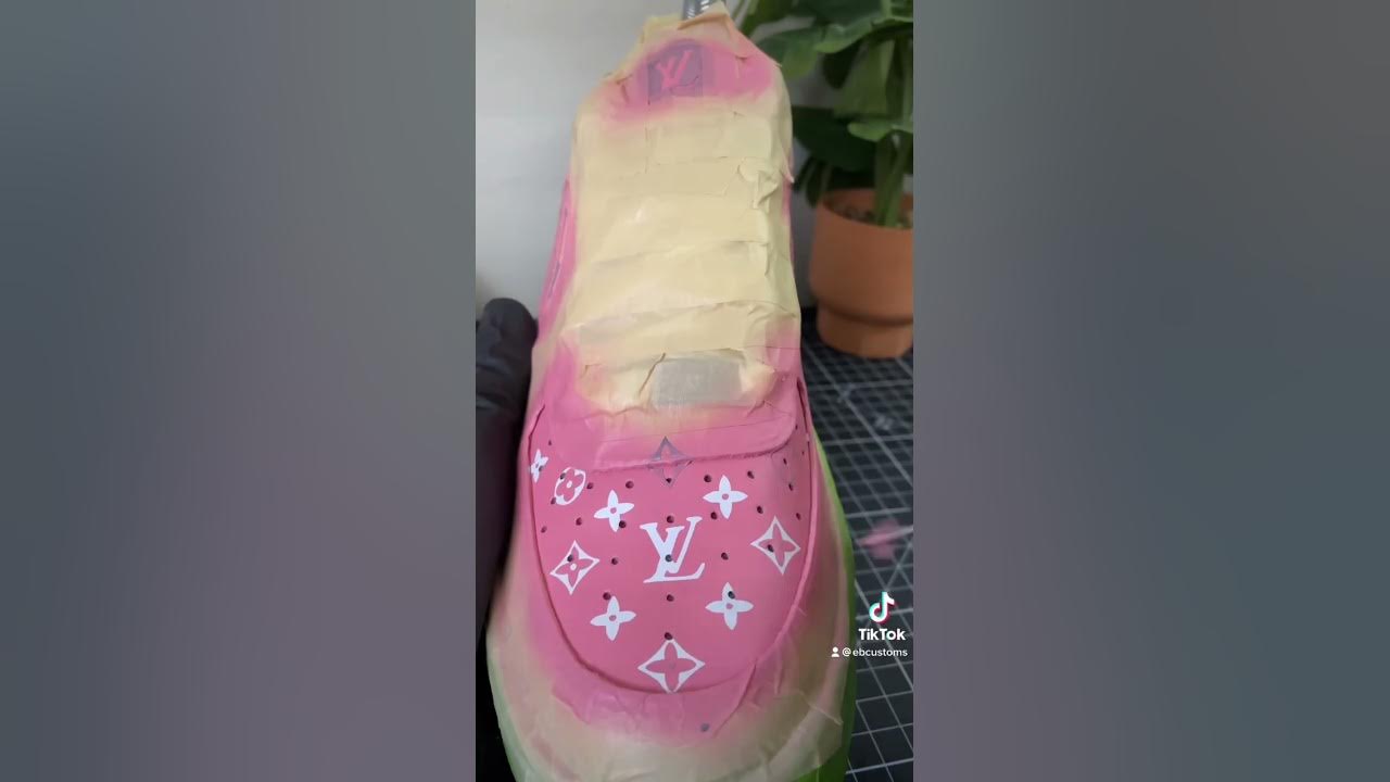 Custom pink Louis Vuitton af1 