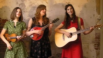 Snowapple - Turn The Tables (Official Music Video)