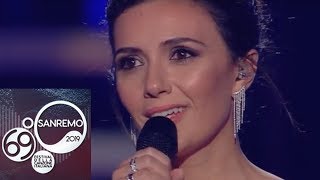 Video voorbeeld van "Sanremo 2019 - L'emozione di Baglioni e Serena Rossi nel ricordo di Mia Martini"
