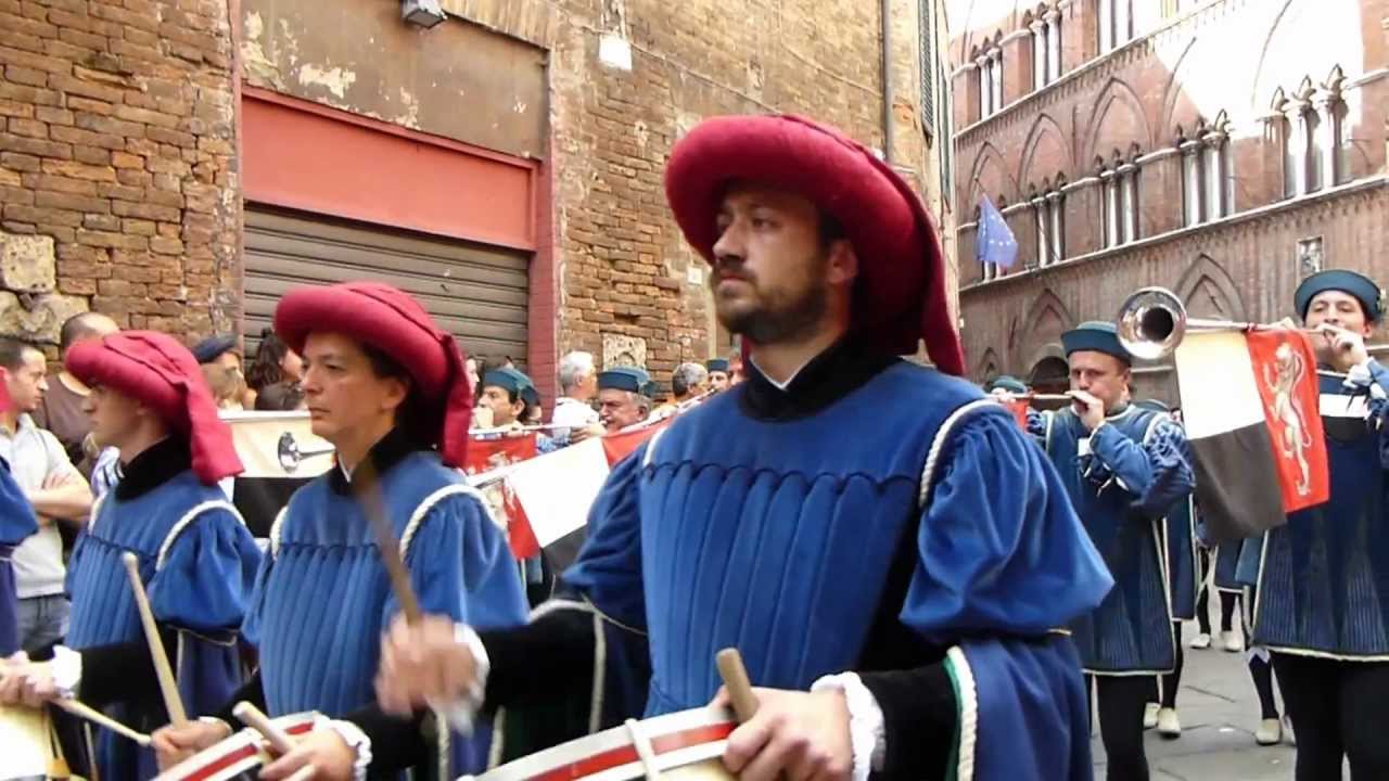 Siena Palio di Luglio 2012 marcia del Palio
