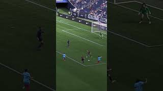 Mal Swanson with a lethal left foot strike 🔥  #nwsl