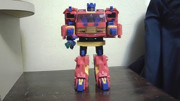 Transformers Botcon 2010 exclusive Autobot Pyro/Spark review