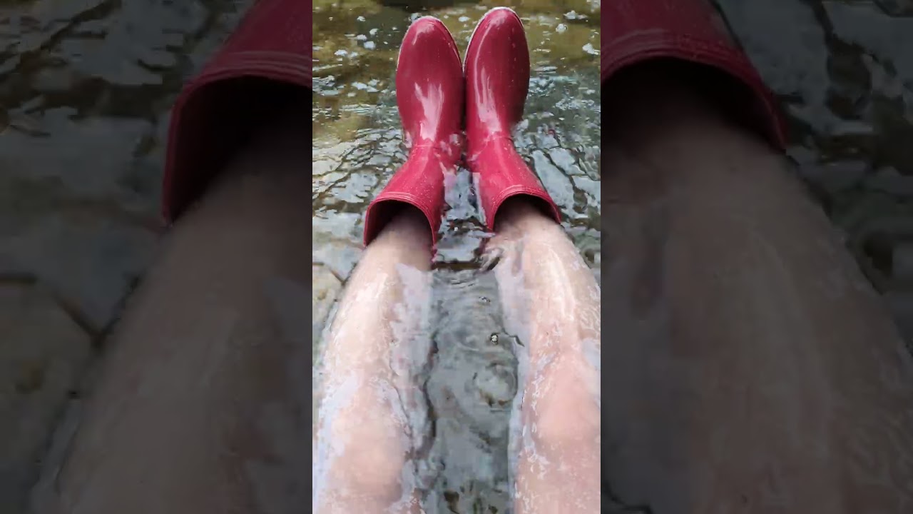 Red wellies wet instream26022501