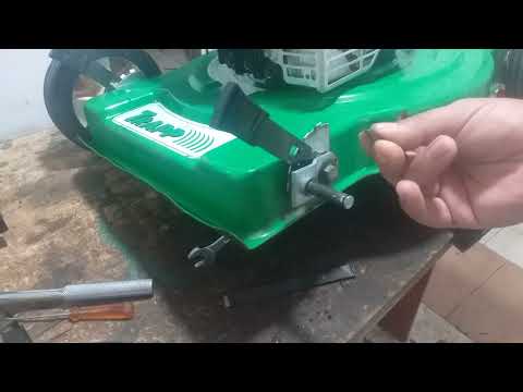 Vídeo: Como você tira a roda de um cortador de grama?