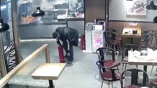 Off-duty firefighter puts out fire at NW China restaurant