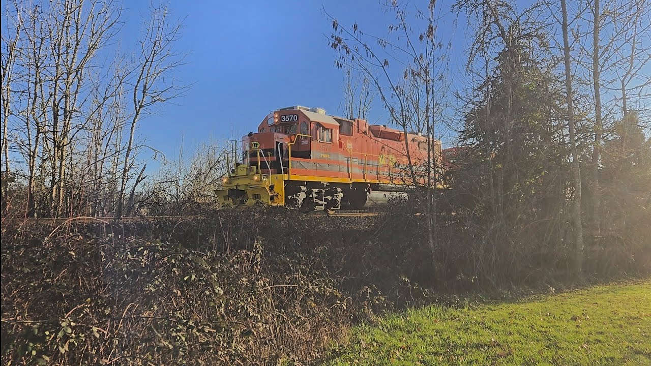 69 car long PNWR toledo patch rolls through corvallis oregon on a nice afternoon 