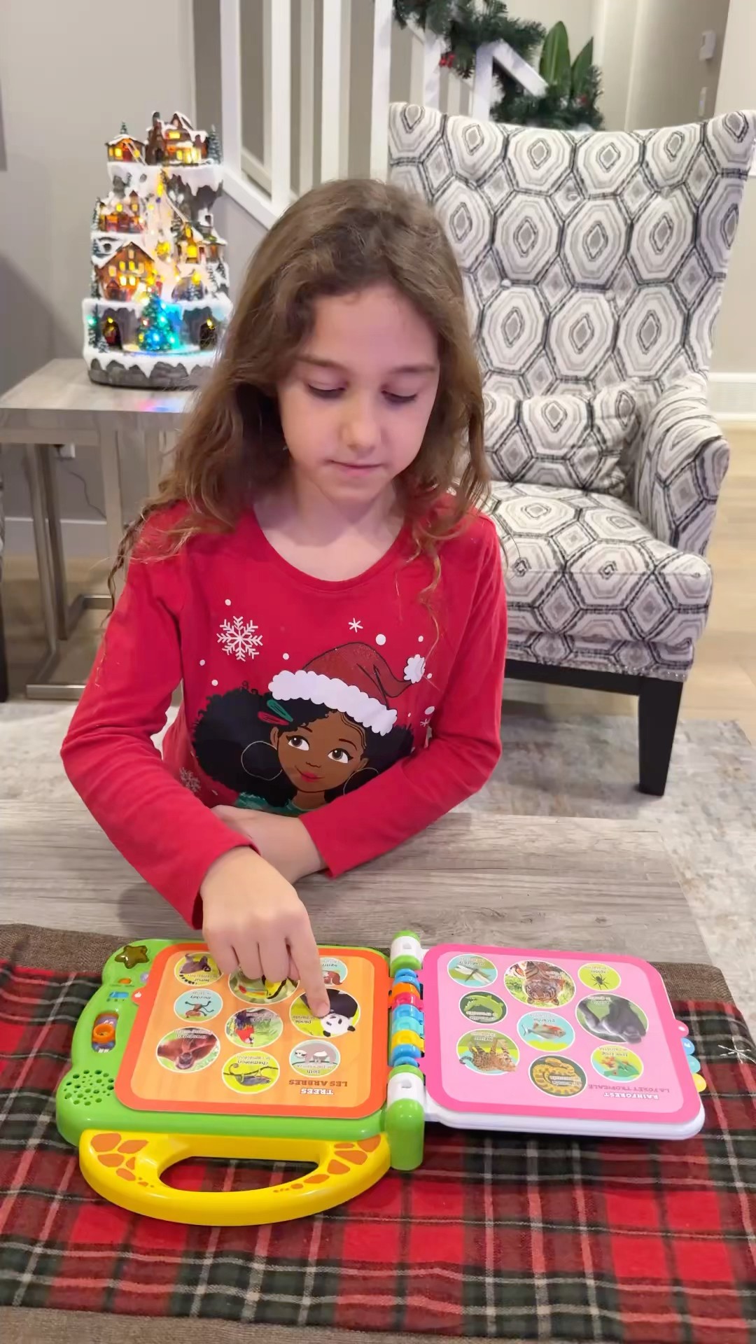 Sierra teaches Rhia to learn about animals - learning is very important ❤️ #shorts