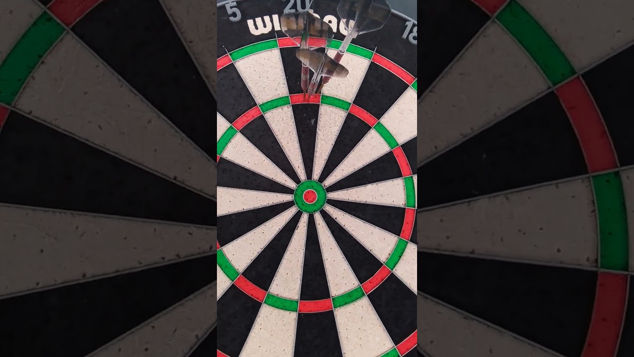 Challenge in darts for 🎯 with a 180! At the end 