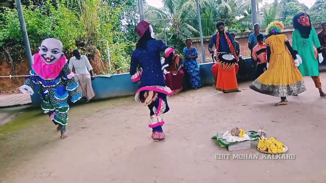 ಕಲ್ಕಾರು ಫ್ರೆಂಡ್ಸ್ ಸರ್ವೆ ಮುಕ್ಲೆನ ಸೂರುತ ವರ್ಷದ ಸಿಂಹ ವೇಷ, ಅಜ್ಜನ ಸಾನಿಧ್ಯಡ್ ವೇಷ ಪಾರ್ದ್ ಜತ್ತ್ ನ ಪೊರ್ಲು.🙏🏻