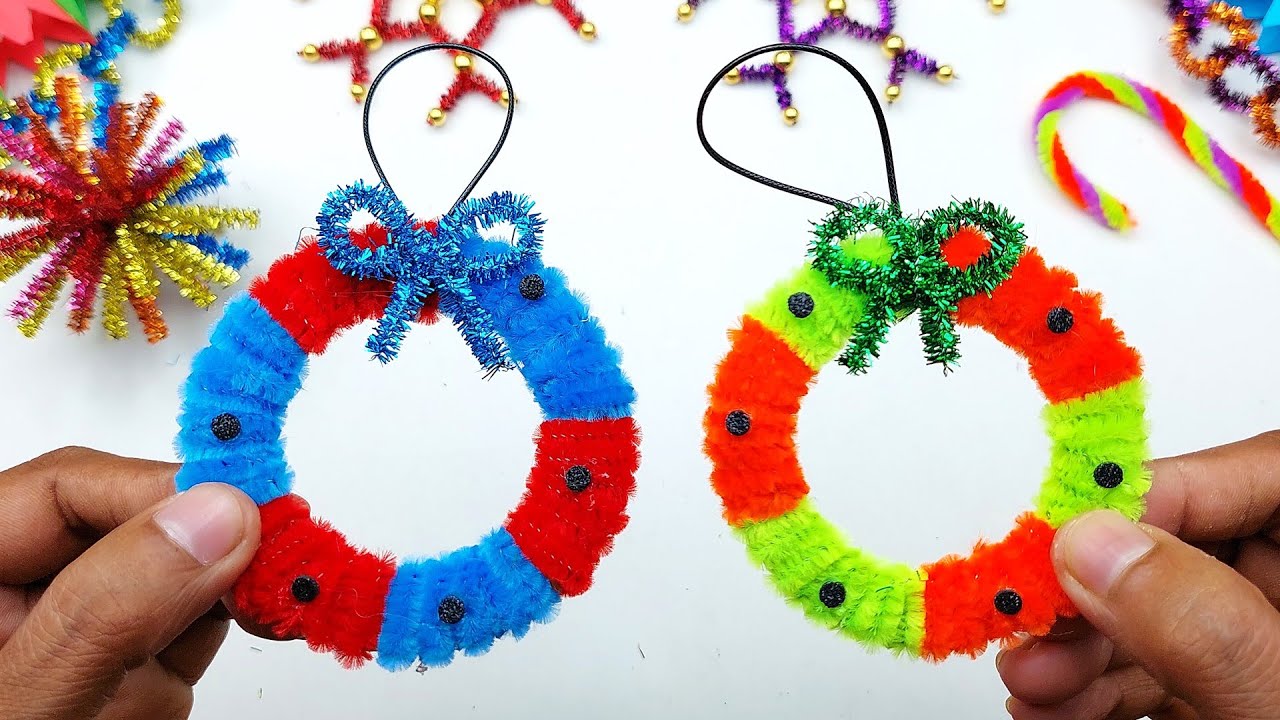 Make a Christmas Wreath From Pipe Cleaners – The Kids Niche