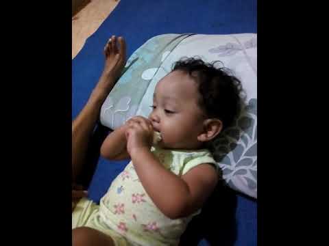 azka-nahan-ngantuk-demi-makan-kerupuk-😂😍