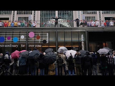 Великобритания: хор Королевской оперы отмечает старт ЧМ-2026 выступлением в Лондоне