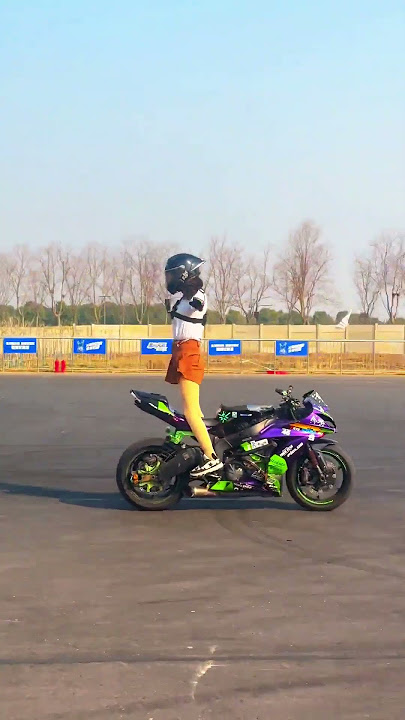 Girl stunt bike very beautiful and hot #beautiful #cute #face #hot #girl #beautifulgirls #viralshort