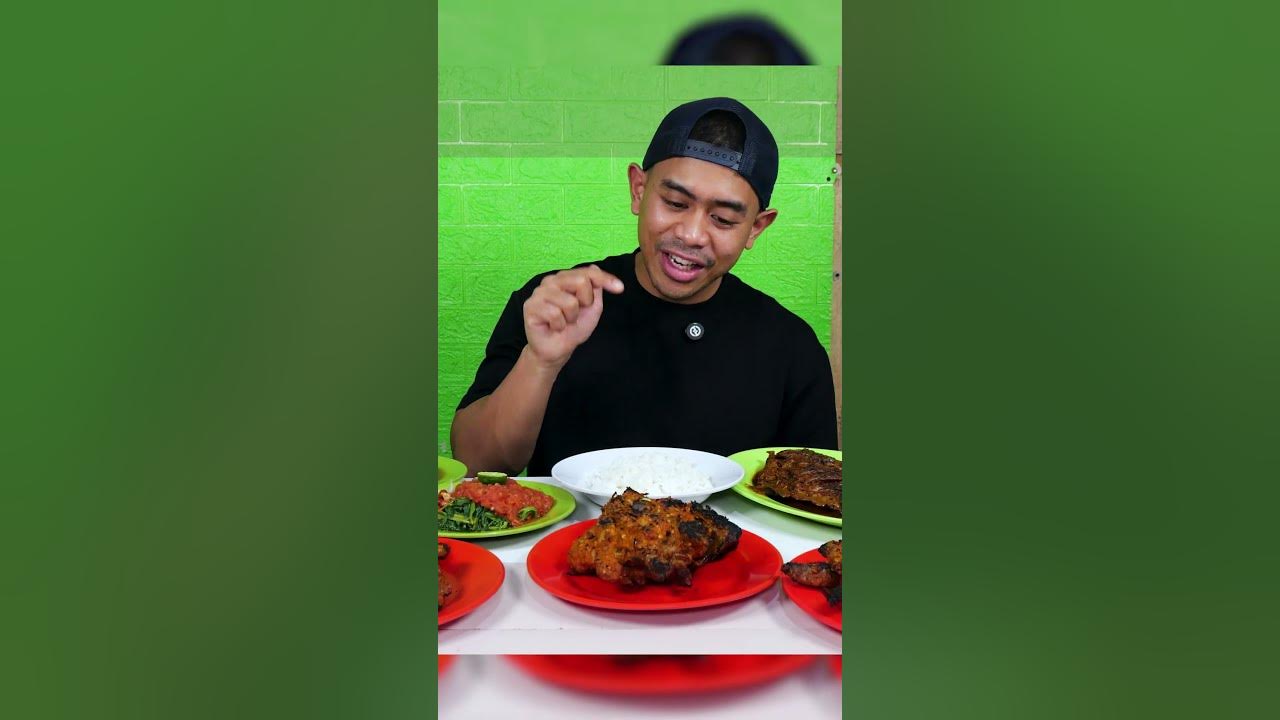 Makan ayam taliwang terpedas