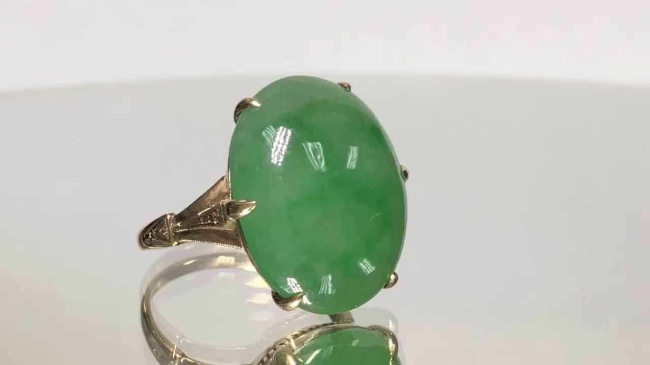 GIA-Certified 21.85 ct Jadeite Jade 18K Gold Art Déco Vintage Ring