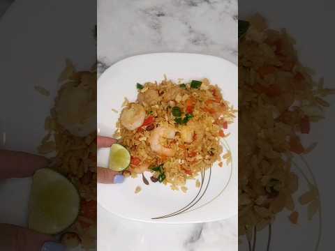 Рис по-тайски с морепродуктами