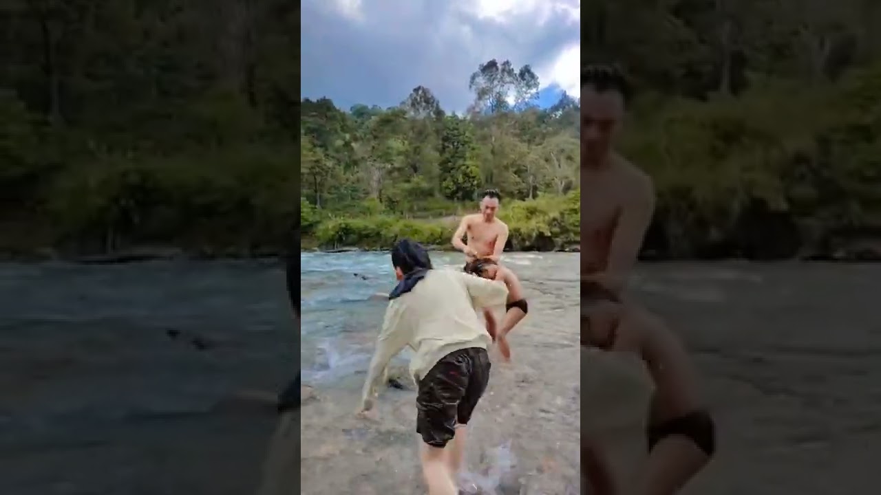 mandi sungai manak(1)