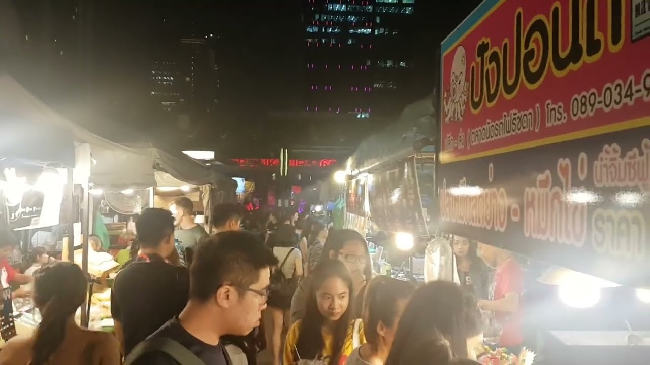 Rot Fai Night Market Bangkok