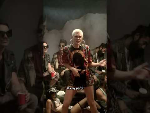 Who remembers this one 😅 The bleached hair, the big hoops, what an era... #JessieJ