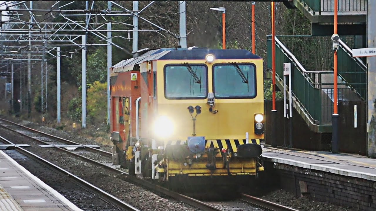 New Telephoto Lens! Trains at Marston Green - 27/12/2025